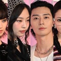 「2022／23年 メティエダール コレクションCHANEL-DAKAR」に登場した小松菜奈、ジェニー、パク・ソジュン、二階堂ふみ（C）モデルプレス