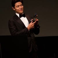 鈴木亮平/授賞式写真(C)NYAFF(C)Gavin Li