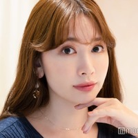 モデルプレスのインタビューに応じた小嶋陽菜（C）モデルプレス