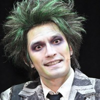 囲み取材に出席したジェシー(C)モデルプレス