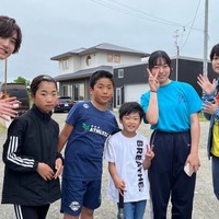 道枝駿佑、むかわ町の人々、西畑大吾/「日本列島ダーツの旅的 全国1億人インタビュー」より(C)日本テレビ