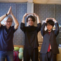 堤幸彦監督、松村北斗、西畑大吾(C)テレビ朝日