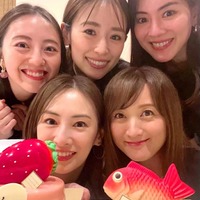 (左上から時計回りに)沢井美優、泉里香、安座間美優、小松彩夏、北川景子/小松彩夏オフィシャルブログより(提供写真)