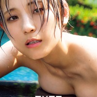 つんこ 1st写真集「OVER」表紙(C)田口まき/小学館