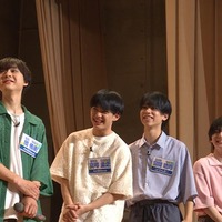 関西ジャニーズJr.(左から)岡佑吏、真弓孟之、當間琉巧、西村拓哉(C)フジテレビ