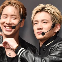 仲良くポーズを決める陣、浦川翔平(C)モデルプレス