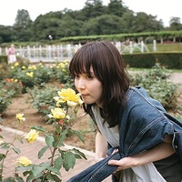 松岡茉優/撮影:仲野太賀(C)扶桑社