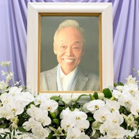 谷村新司さんの遺影(提供写真)