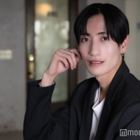 モデルプレスのインタビューに応じた四元貴也さん(C)モデルプレス