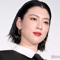 映画『ナックルガール』舞台挨拶付きワールドプレミアに登壇した三吉彩花（C）モデルプレス