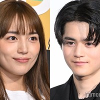 川口春奈、鈴鹿央士(C)モデルプレス