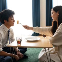 重岡大毅、新木優子「単身花日」第4話より(C)テレビ朝日