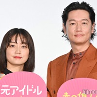 映画「人生に詰んだ元アイドルは、赤の他人のおっさんと住む選択をした」公開記念舞台挨拶に出席した深川麻衣、井浦新（C）モデルプレス