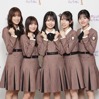 日向坂46（左から）佐々木久美、河田陽菜、上村ひなの、金村美玖、佐々木美玲（C）日本テレビ