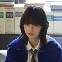 平手友梨奈「うちの弁護士は手がかかる」第10話より(C)フジテレビ