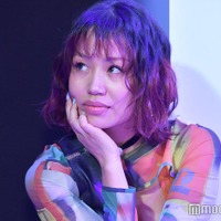 『BTS Monuments:Beyond The Star』配信記念イベントに登壇したRIEHATA(C)モデルプレス