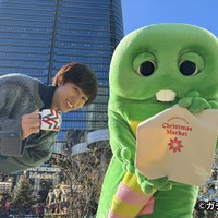 (左から)阿部亮平、ガチャピン(C)フジテレビ