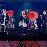 「NEWS 20th Anniversary LIVE 2023 in TOKYO DOME BEST HIT PARADE！！！～シングル全部やっちゃいます～」を開催したNEWS（左から）小山慶一郎、増田貴久、加藤シゲアキ（提供写真）