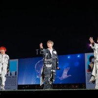 「NEWS 20th Anniversary LIVE 2023 in TOKYO DOME BEST HIT PARADE！！！～シングル全部やっちゃいます～」を開催したNEWS（左から）増田貴久、小山慶一郎、加藤シゲアキ（提供写真）