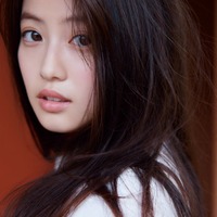 撮影＝三宮幹史／今田美桜写真集 「ラストショット」（講談社）より