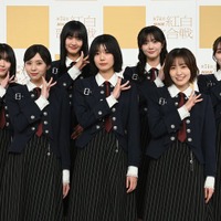 （前列左から）小林由依、藤吉夏鈴、松田里奈（後列左から）森田ひかる、山崎天、田村保乃、守屋麗奈／櫻坂46（C）NHK