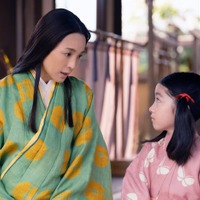 国仲涼子、落井実結子「光る君へ」第1話より(C)NHK