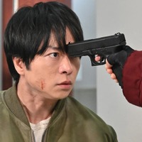 櫻井翔「新空港占拠」第1話より（C）日本テレビ