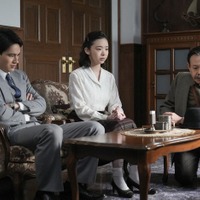 水上恒司、趣里、近藤芳正「ブギウギ」第77話(C)NHK
