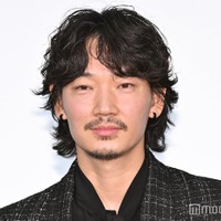 大ヒット御礼舞台挨拶に登壇した綾野剛（C）モデルプレス