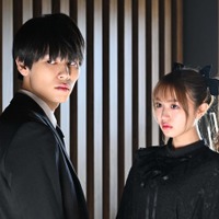 萩原利久、香音「めぐる未来」第3話より（C）読売テレビ