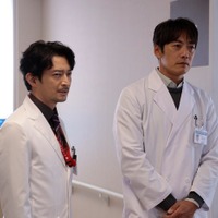 津田健次郎、反町隆史「グレイトギフト」第3話より（C）テレビ朝日