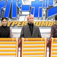 土屋太鳳、佐久間大介、斉藤由貴(C)フジテレビ