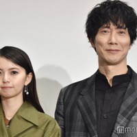 親子役を演じた齋藤飛鳥、佐々木蔵之介(C)モデルプレス