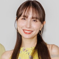 映画しまじろう『ミラクルじまの なないろカーネーション』完成披露イベントに出席したMay J.(C)モデルプレス