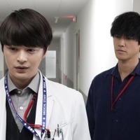 瀬戸康史、桐谷健太「院内警察」第9話より(C)フジテレビ/共同テレビ