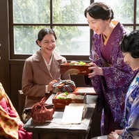 伊藤沙莉、ハ・ヨンス、平岩紙、桜井ユキ 「虎に翼」第7話より（C）NHK