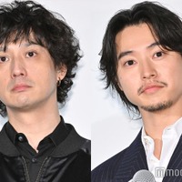 安藤政信、山崎賢人(C)モデルプレス