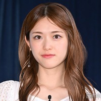 茶髪の松村沙友理(C)モデルプレス