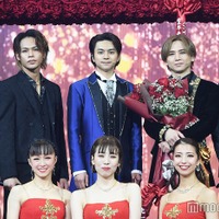 舞台「Endless SHOCK」2018回公演カーテンコールに登場した(左から)中山優馬、上田竜也、佐藤勝利、堂本光一、今井翼(C)モデルプレス