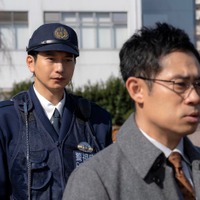 向井理、伊藤淳史「ダブルチート 偽りの警官 Season1」第4話より（C）テレビ東京　ＷＯＷＯＷ