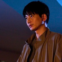 向井理「ダブルチート 偽りの警官 Season1」第6話より（C）テレビ東京　ＷＯＷＯＷ