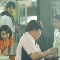 小池栄子、馬場徹、塚地武雅、仲野太賀「新宿野戦病院」第1話より（C）フジテレビ