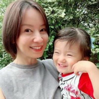 鈴木亜美、長女はもうすぐ2歳！笑顔の親子SHOTに反響「成長を感じますね」「すごい可愛い」