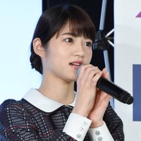 若月佑美、美フェイスライン際立つブルーラインメイクSHOTに「素敵すぎる」「安心安定の横顔の美しさ」