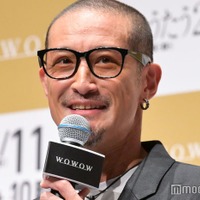 丸刈り姿お披露目の松岡昌宏（C）モデルプレス