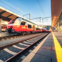 【新快速電車で】母親「途中の駅は飛び越すよ」次の瞬間、子どもの冷静すぎるひと言に「面白い」「可愛い」