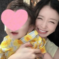 手島優、甚平姿の息子と笑顔でパシャリ！親子2SHOTに反響「こんな可愛いママいる？」「美しい！」