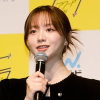 森香澄、透明感引き立つブルードレスSHOTに反響「お人形さん」「異次元に可愛い！」