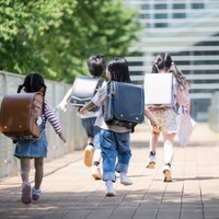 【下校中の会話】小学生「大人ってどうやったらなれるの？」→その真剣な会話と、まさかの結論に「笑ってしまった」