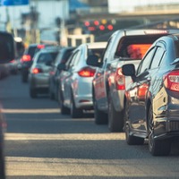 旅行の帰り…”渋滞”に巻き込まれた家族…→次の瞬間、子どもが指差した【まさかの提案】に「思わず笑った」